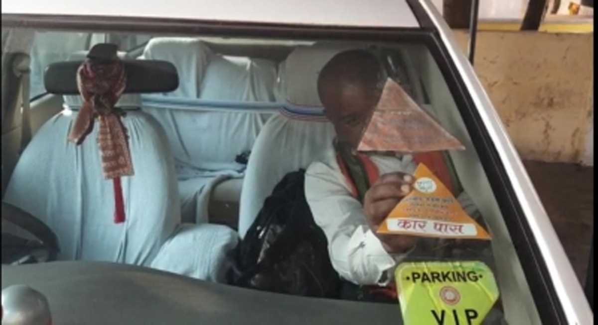 कांग्रेस विधायक के यहां छापा मारने वाली टीम की गाड़ी पर भाजपा का स्टीकर, वीडियो हुआ वायरल, सीएम हेमंत ने भी उठाए सवाल